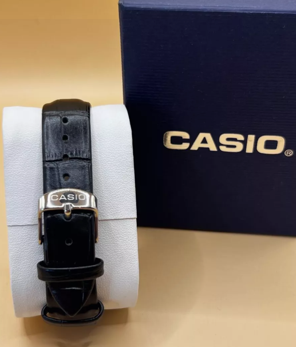 Casio Luxurious 36 mm - con correa de cuero