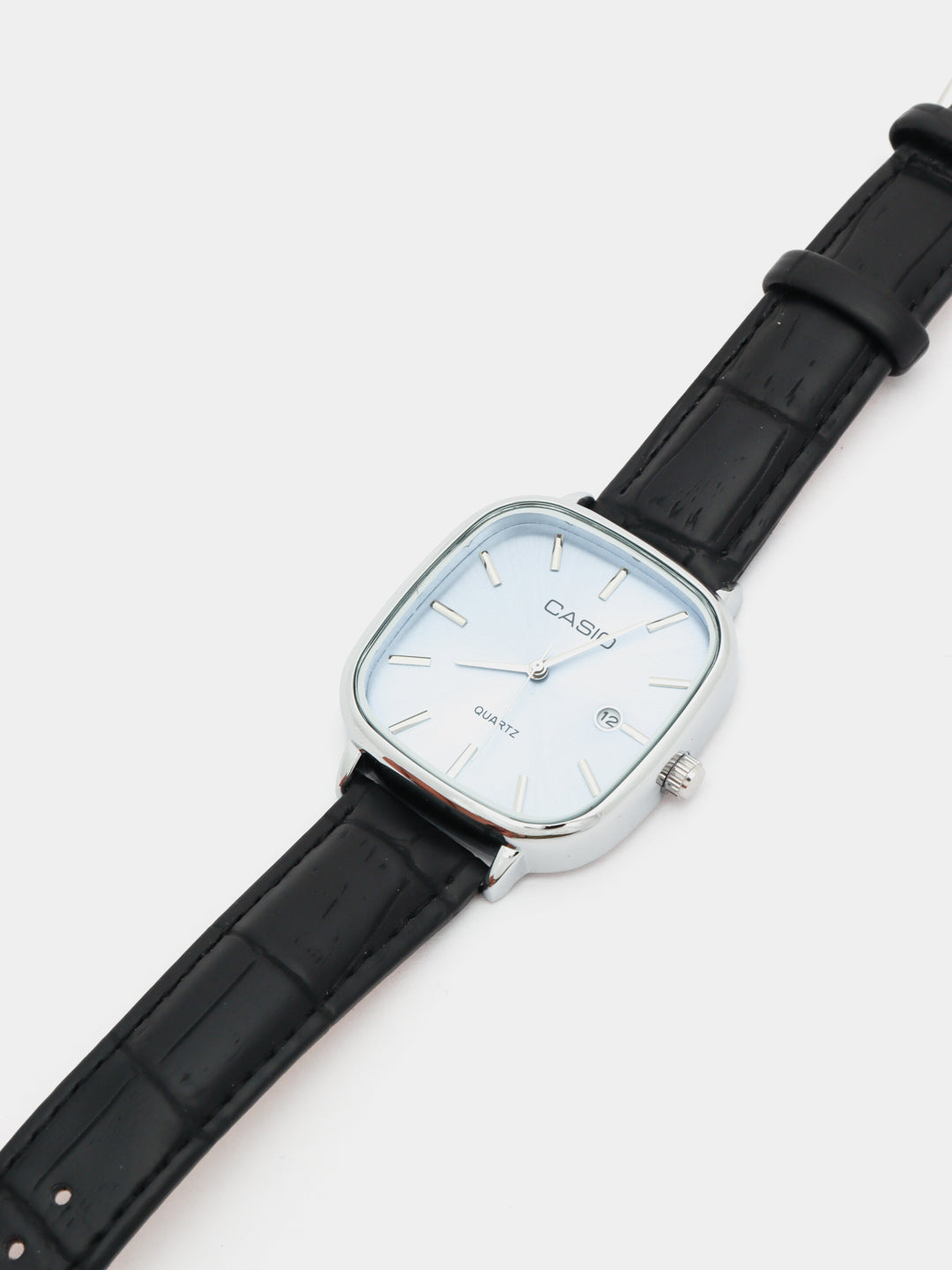 Casio Luxurious 36 mm - con correa de cuero